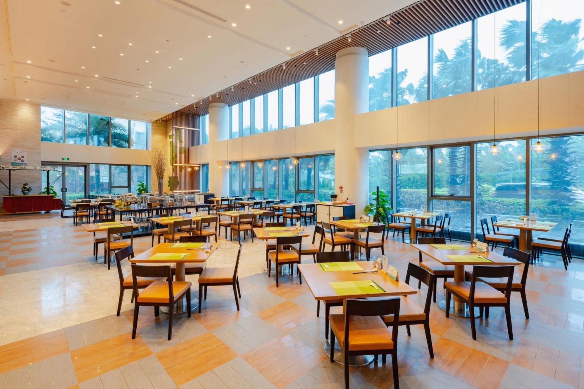 Holiday Inn Haikou West Coast By Ihg Eksteriør billede